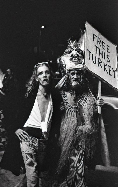 MBNEGS330-ORIGSIZE pickup tricks protest-2